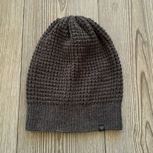 Aritzia TNA Beanie